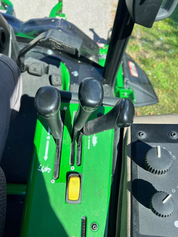 2018 JOHN DEERE 1575 FRONT MOWER, 72″ Flex Deck CAB - Image 18