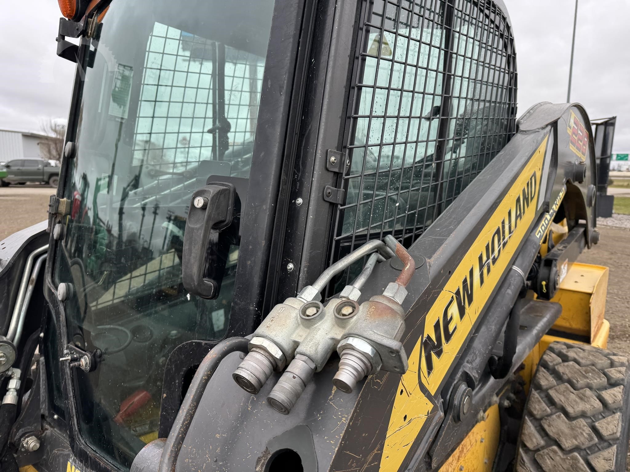 2016 New Holland L228 Wheel Skid Steers Hours 3,809 - Image 10