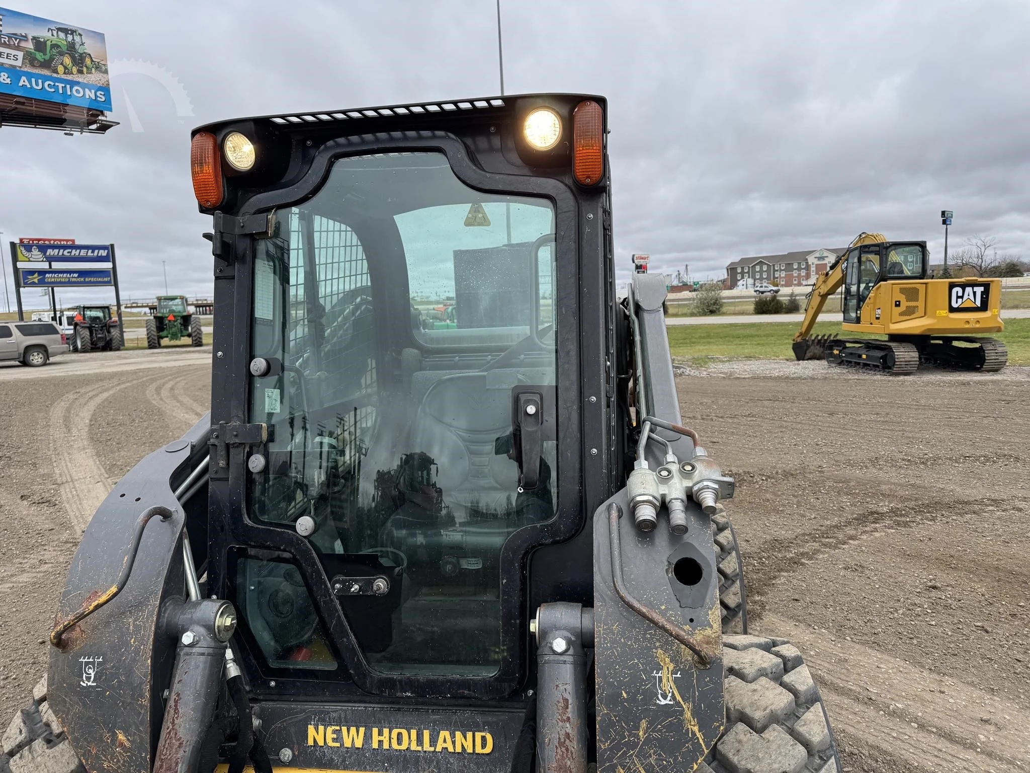 2016 New Holland L228 Wheel Skid Steers Hours 3,809 - Image 9