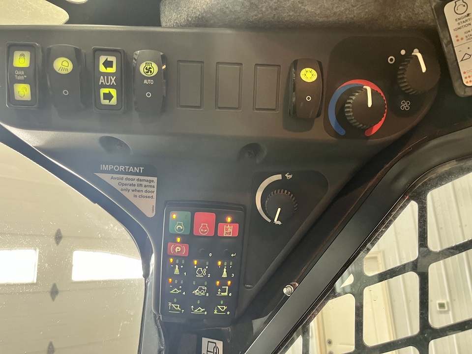 2018 John Deere 333G Skid Steer - Image 2