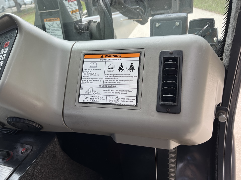 2014 Bobcat Skid Steers Toolcat 5600 4X4 - Image 13