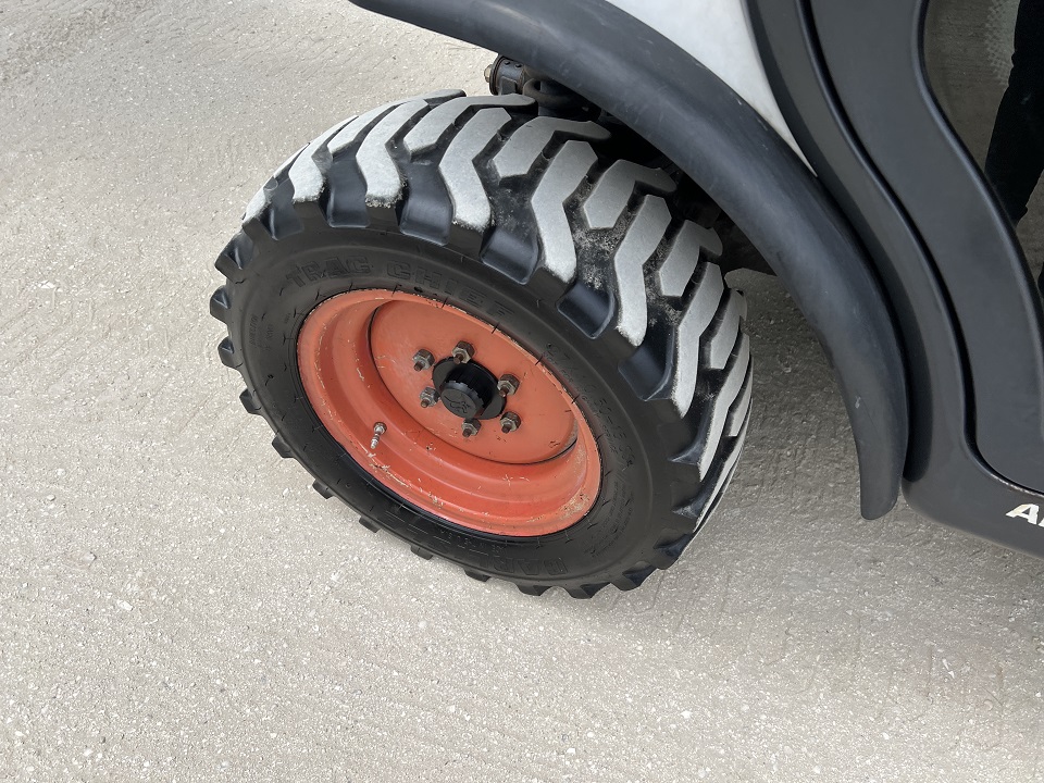 2014 Bobcat Skid Steers Toolcat 5600 4X4 - Image 7