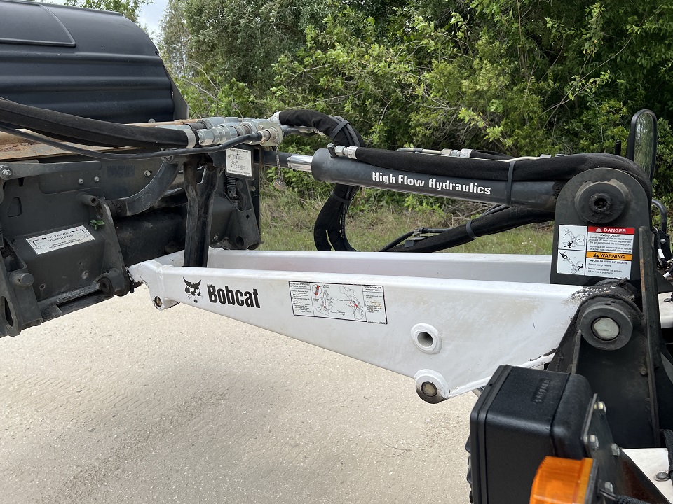 2014 Bobcat Skid Steers Toolcat 5600 4X4 - Image 4