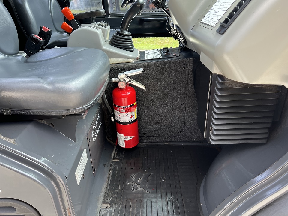 2014 Bobcat Skid Steers Toolcat 5600 4X4 - Image 3