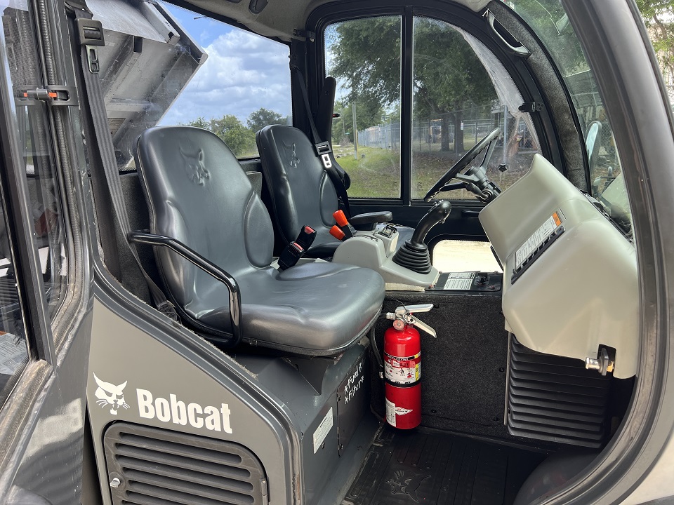 2014 Bobcat Skid Steers Toolcat 5600 4X4 - Image 2