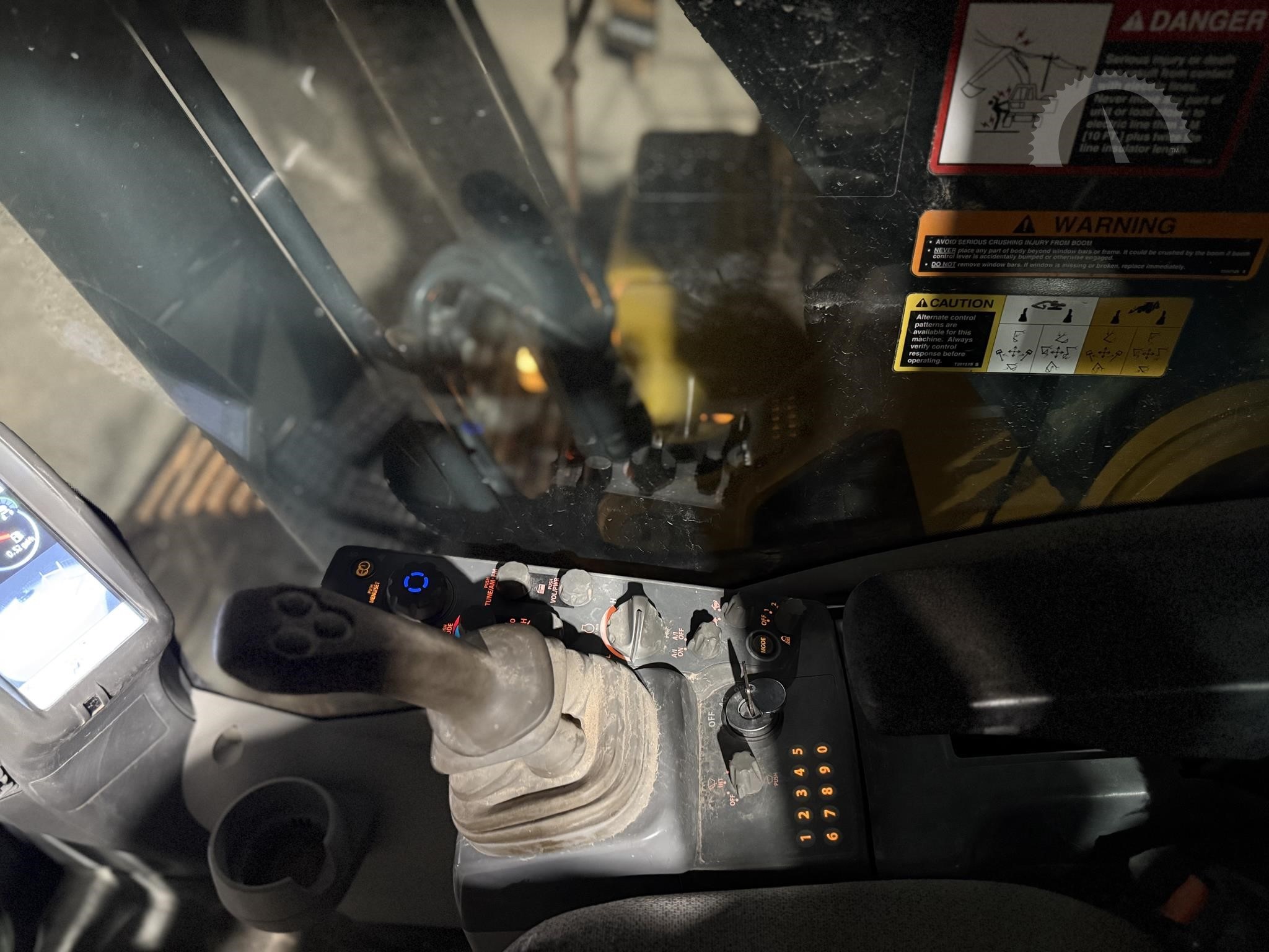 2019 Deere 250G LC Crawler Excavators - Image 7