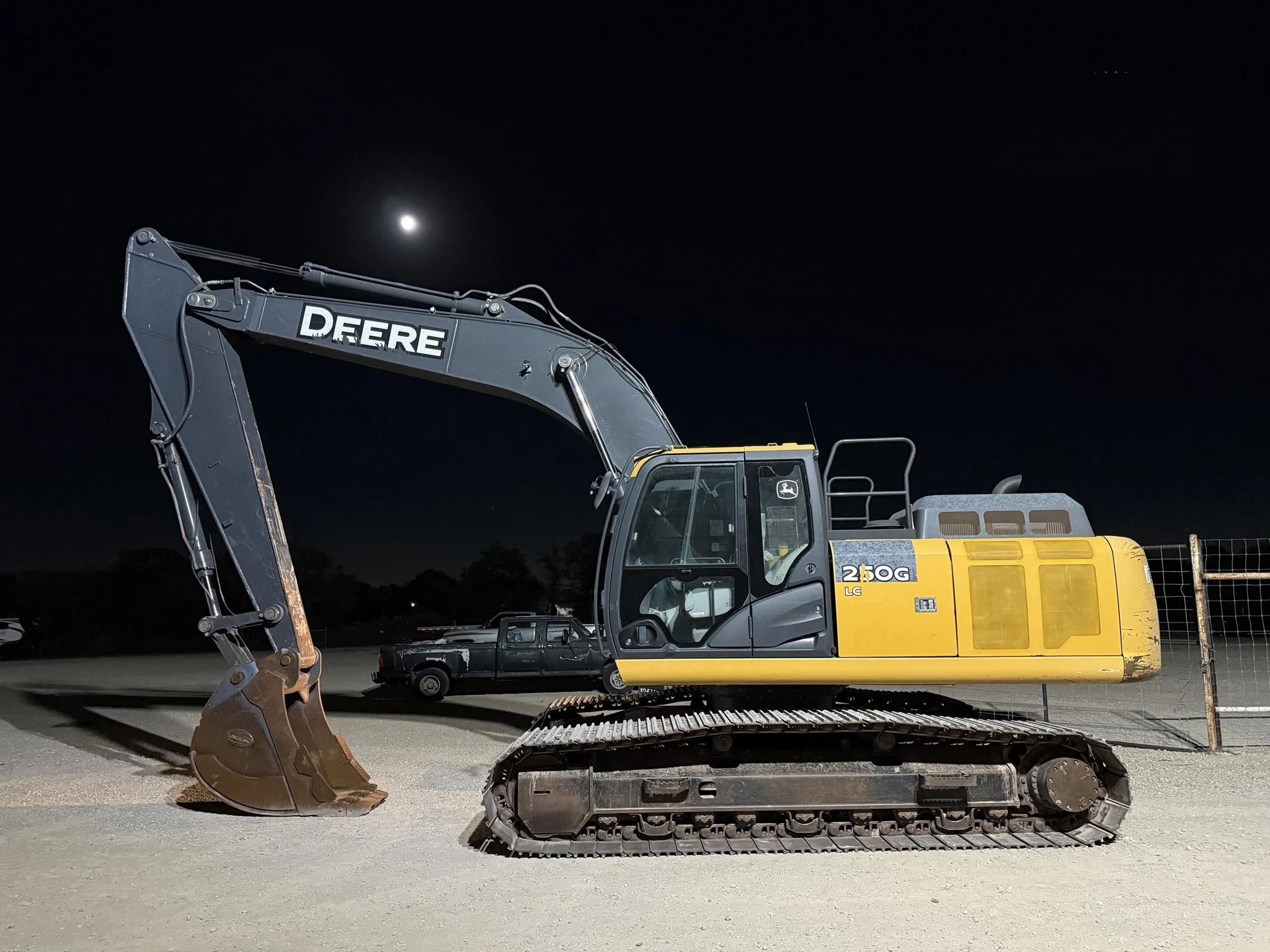 2019 Deere 250G LC Crawler Excavators - Image 2