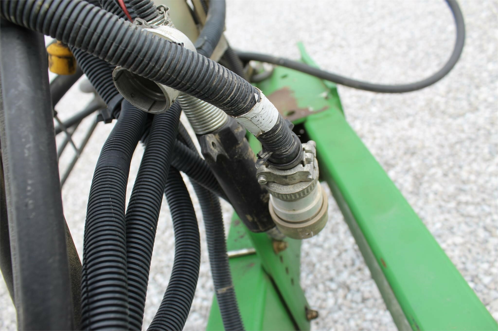 2012 John Deere 1990 Air Seeder - Image 13
