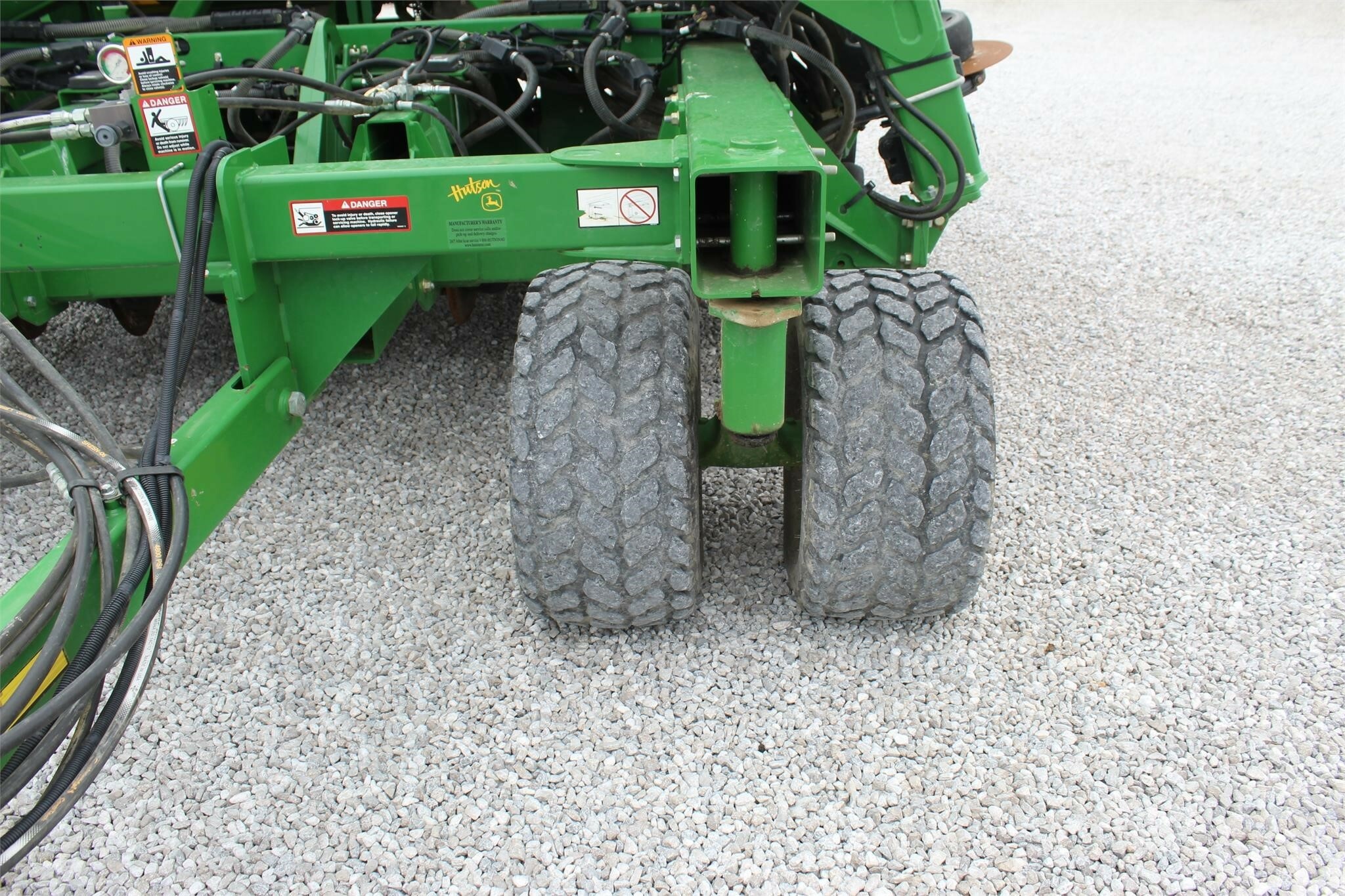 2012 John Deere 1990 Air Seeder - Image 14