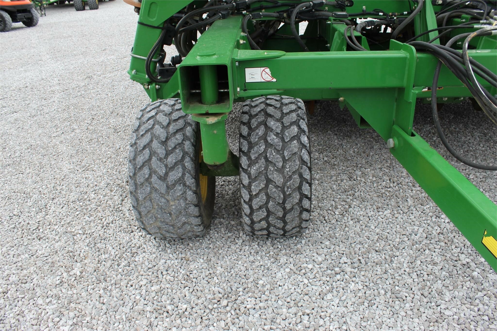 2012 John Deere 1990 Air Seeder - Image 15