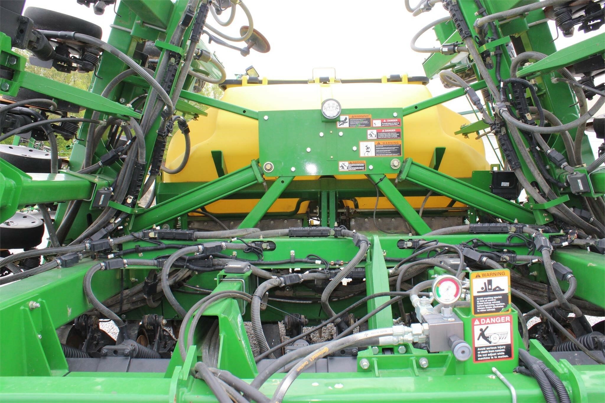 2012 John Deere 1990 Air Seeder - Image 16
