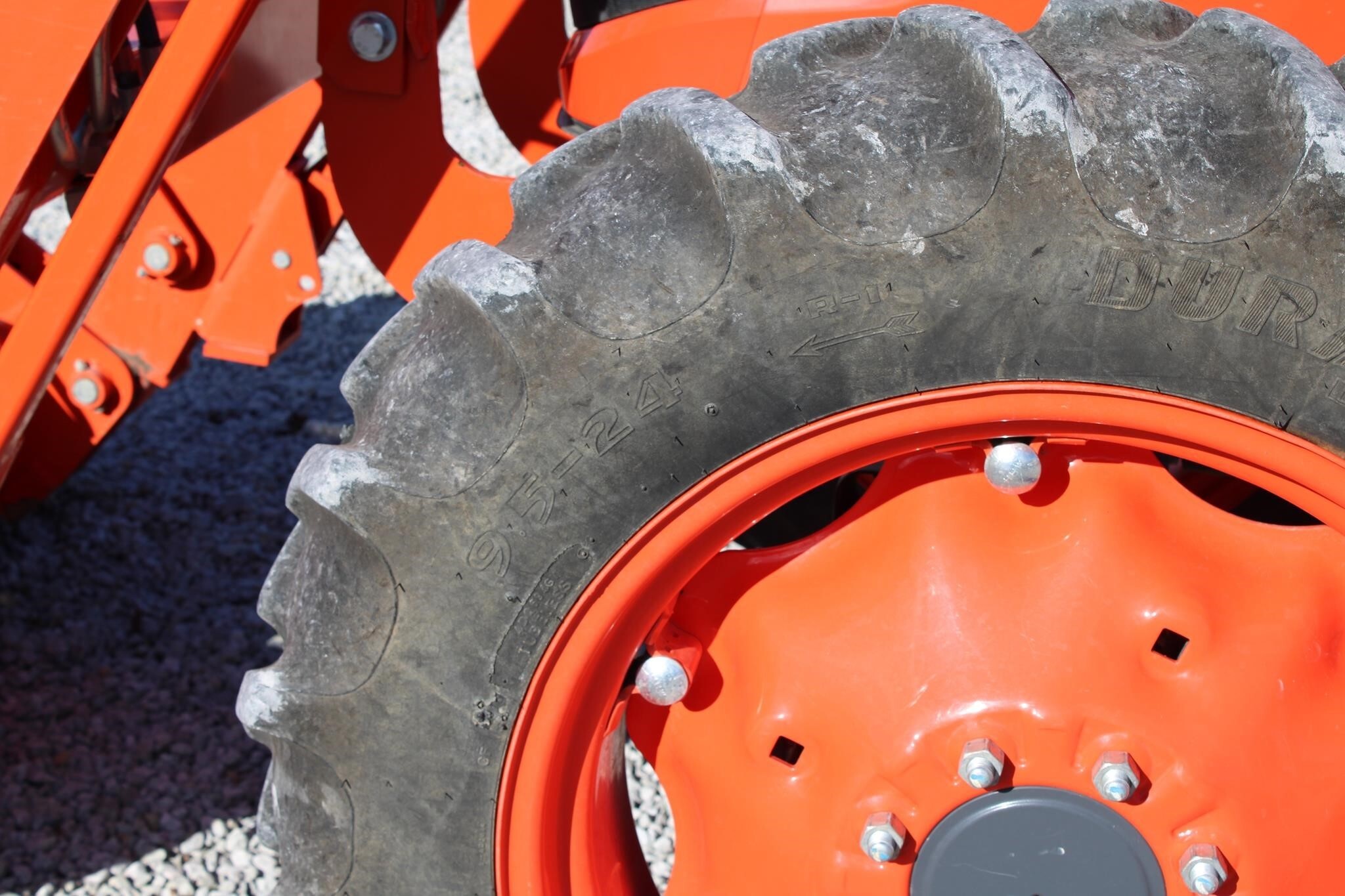 2017 Kubota M7060D Tractor 413 hours - Image 26