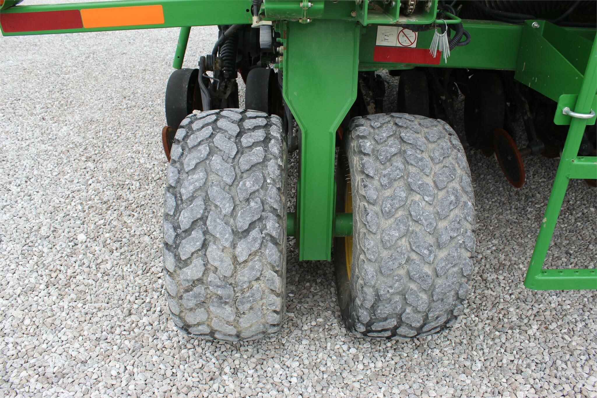 2012 John Deere 1990 Air Seeder - Image 27