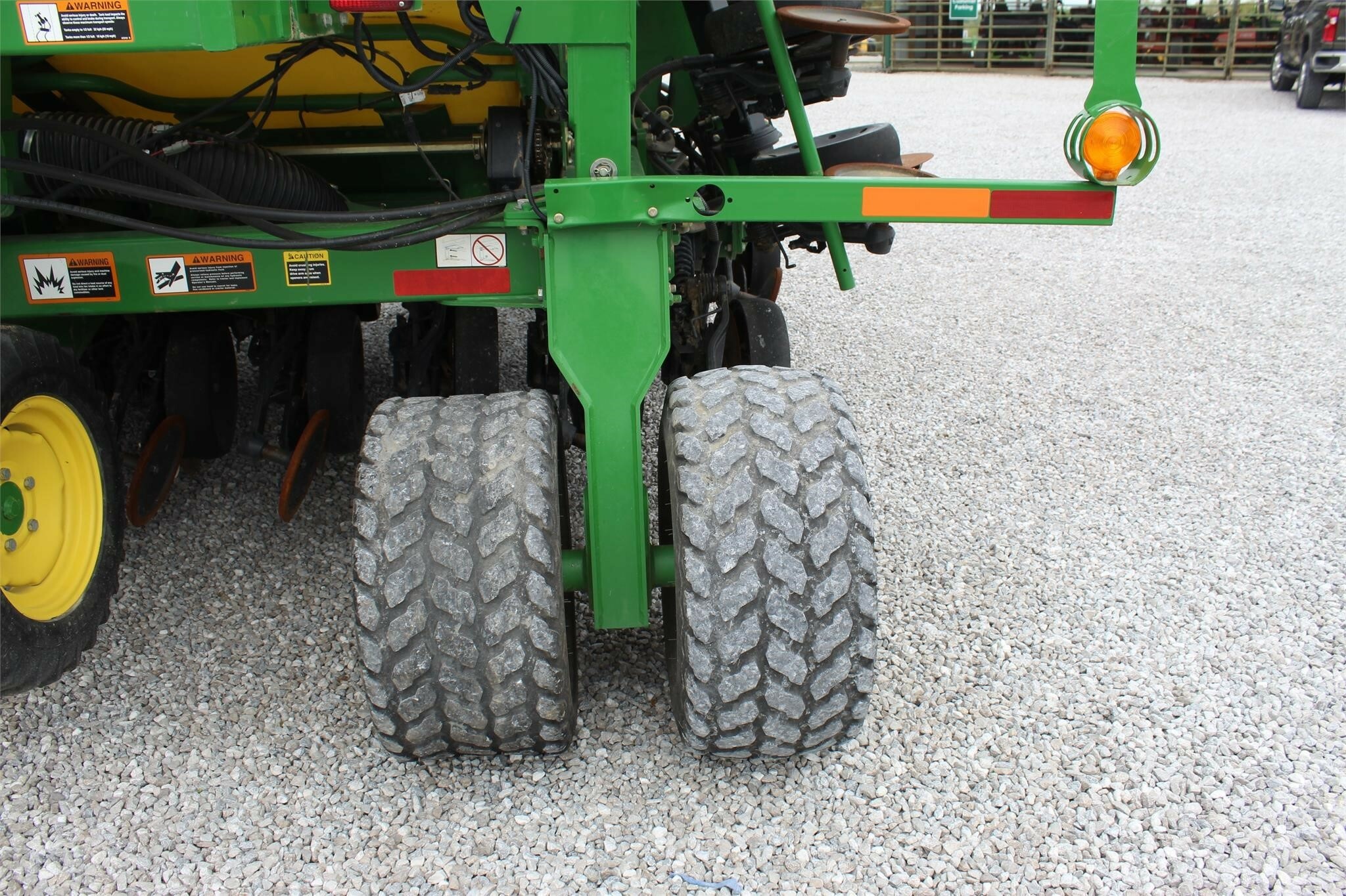 2012 John Deere 1990 Air Seeder - Image 31