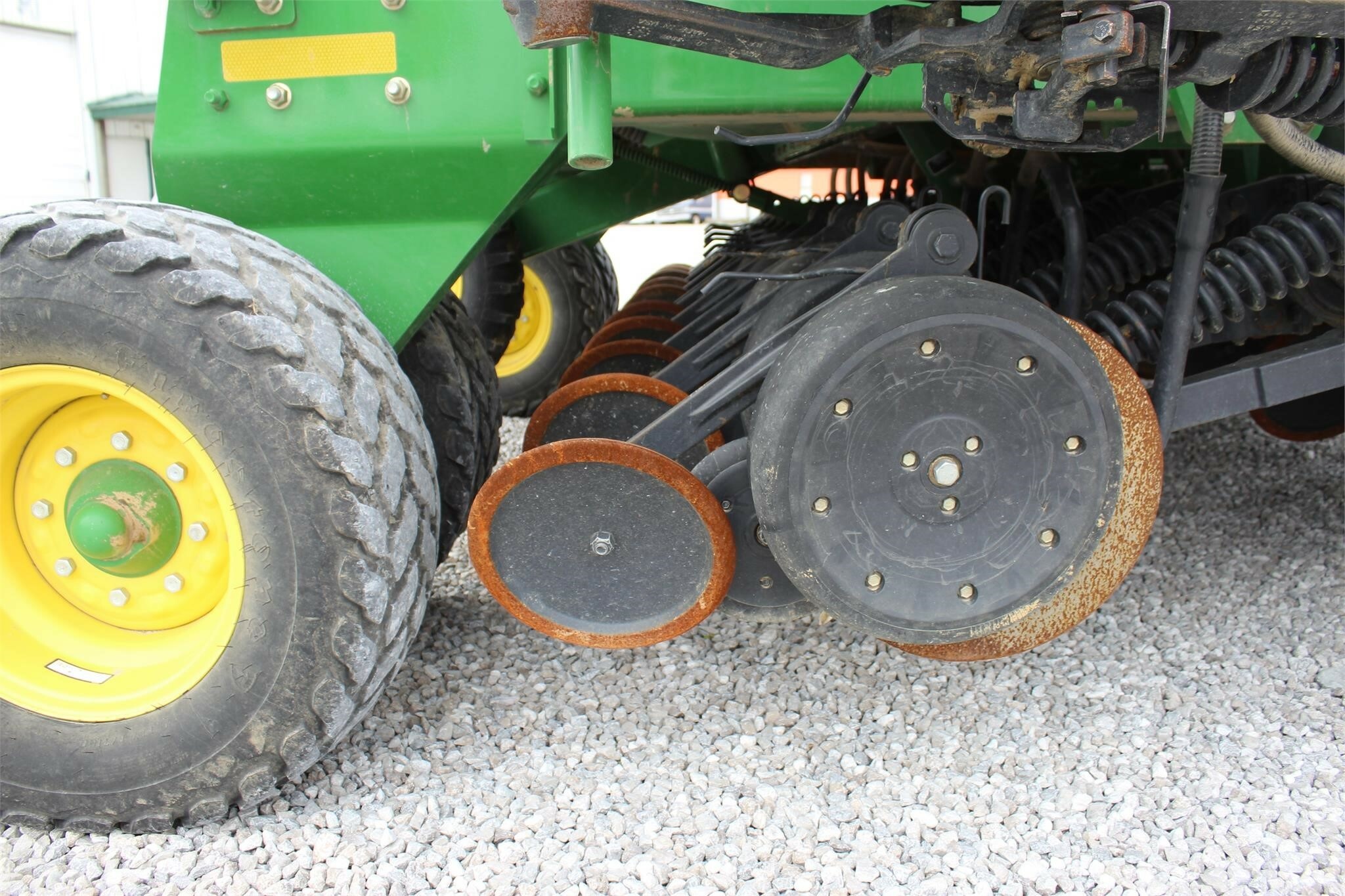 2012 John Deere 1990 Air Seeder - Image 32